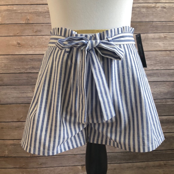 🌼Striped Paper Bag Shorts🌼 - Picture 4 of 5